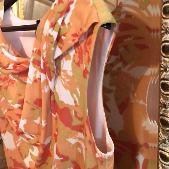 RELATIVITY Preloved Sleeveless Tropical Print Top - Picture 4 of 7